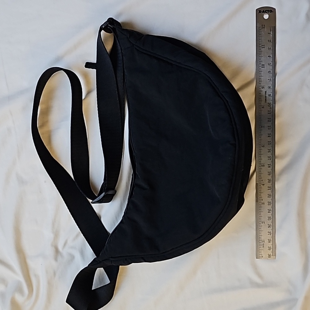 Uniqlo Black crossbody unico